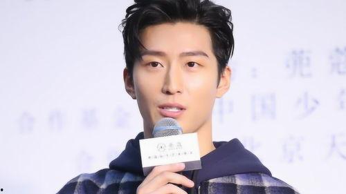 美女爆料窦骁视频播放下载,美女爆料瞬间引网友热议，独家下载链接大揭秘！