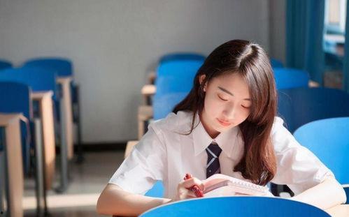 娱乐吃瓜酱刚毕业的大学生,娱乐吃瓜酱的毕业大学生活记